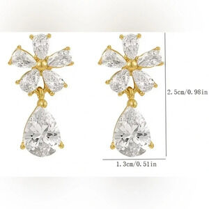 Rhinestone drop earring - goldtone new in package.